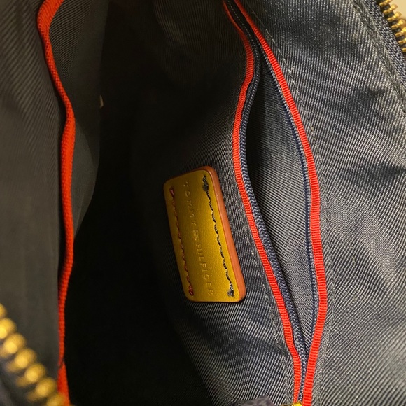 Tommy Hilfiger Crossbody - Picture 3 of 3